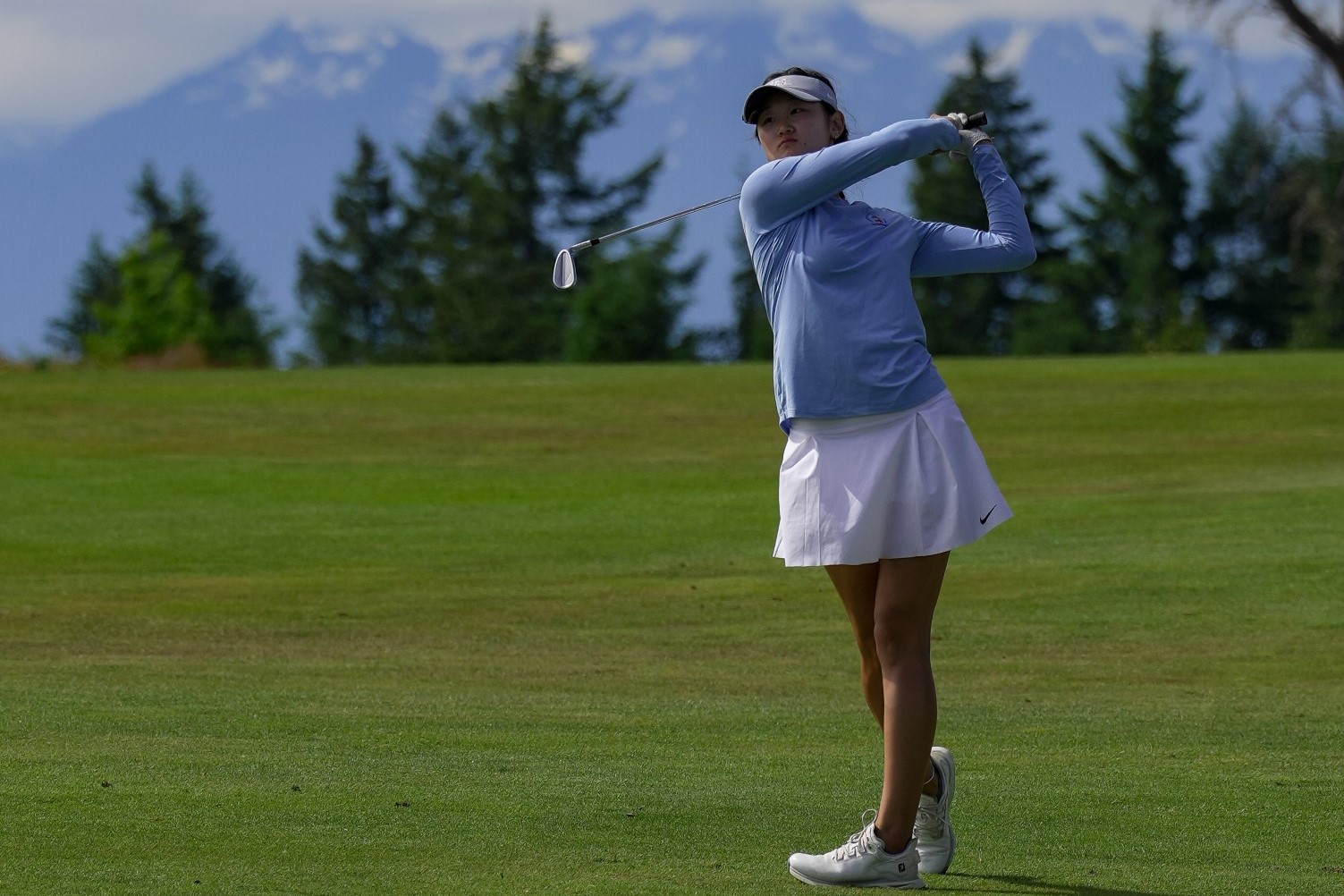 Lee breaks free for solo Women's Amateur lead; Papatolis five-strokes clear in Women's Mid-Amateur
