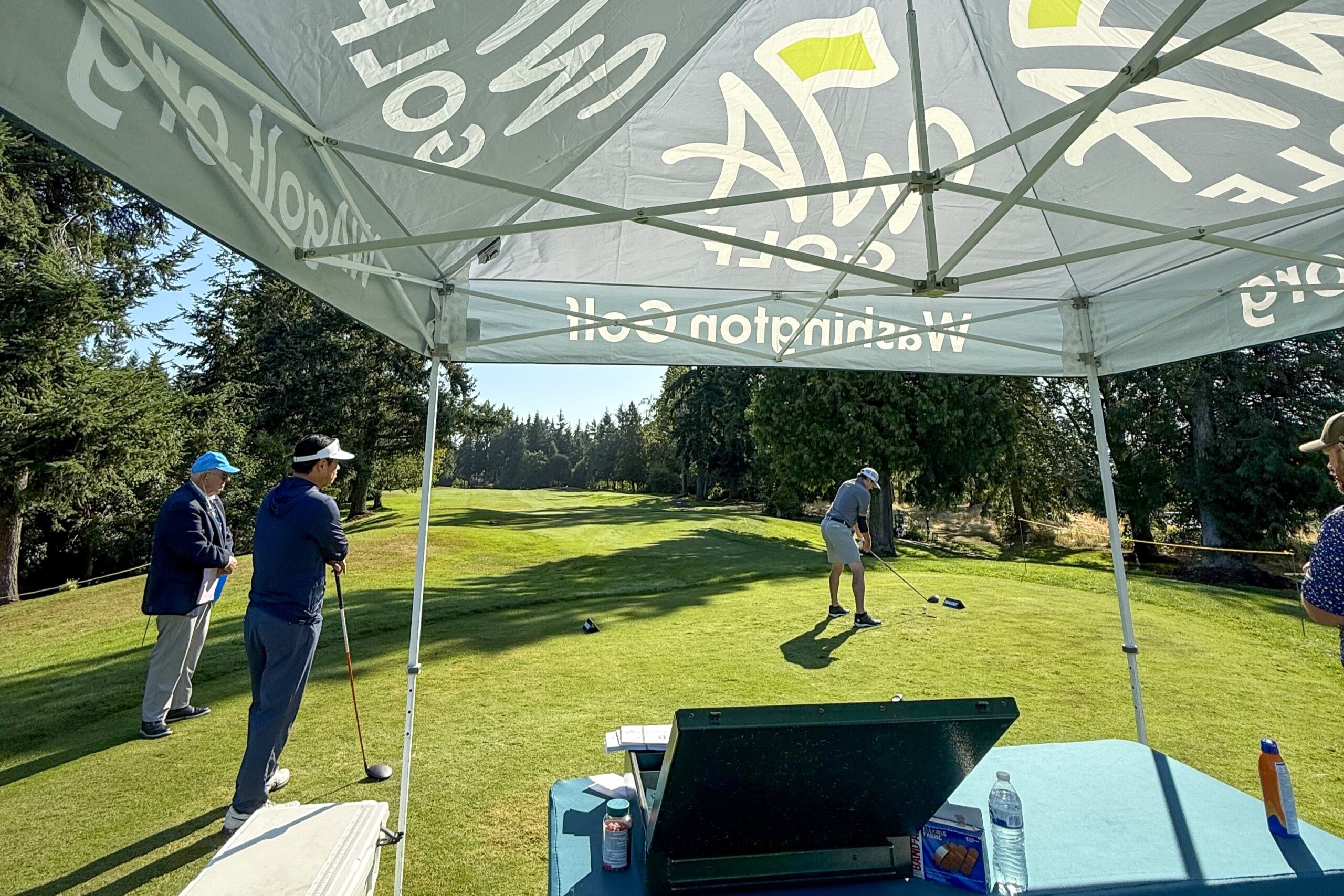 Larson avoids trouble during second round; widens advantage at 16th Washington Men’s Mid-Amateur