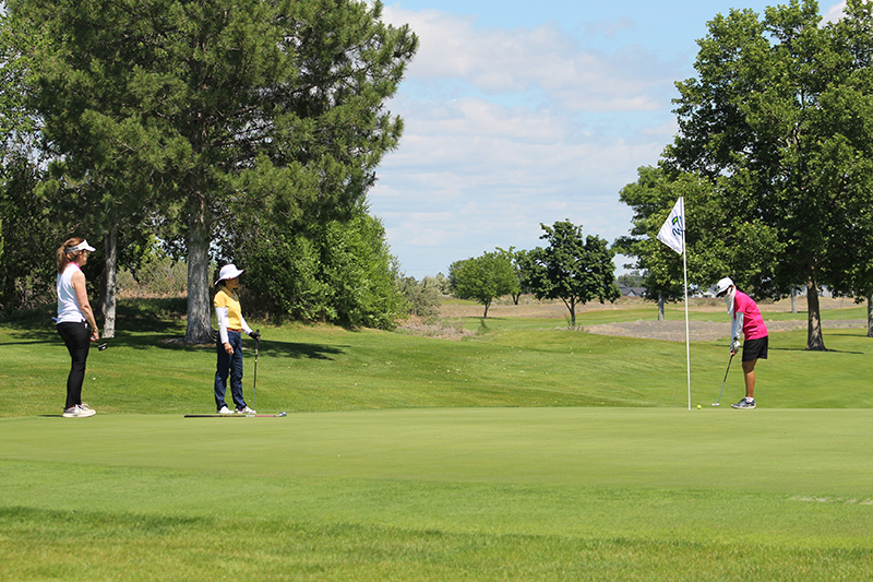 Johnson, Bendrick, Titus and Holt hold first-round leads at Washington Women’s Amateur Championships