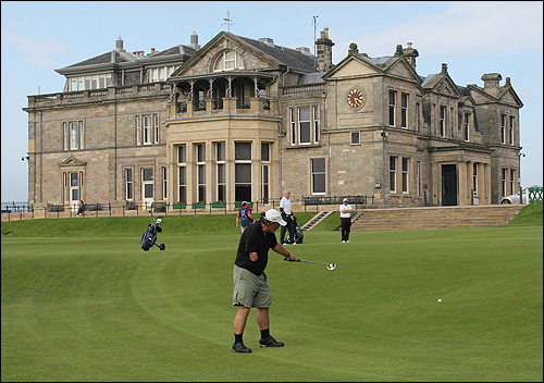 Mark Benson played at the Old Course at St. Andrews in 2012, at the 75th anniversary of the UK-based Society of One-Armed Golfers. 
