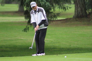 Hunter hits a putt on the 18th green during the final round.
